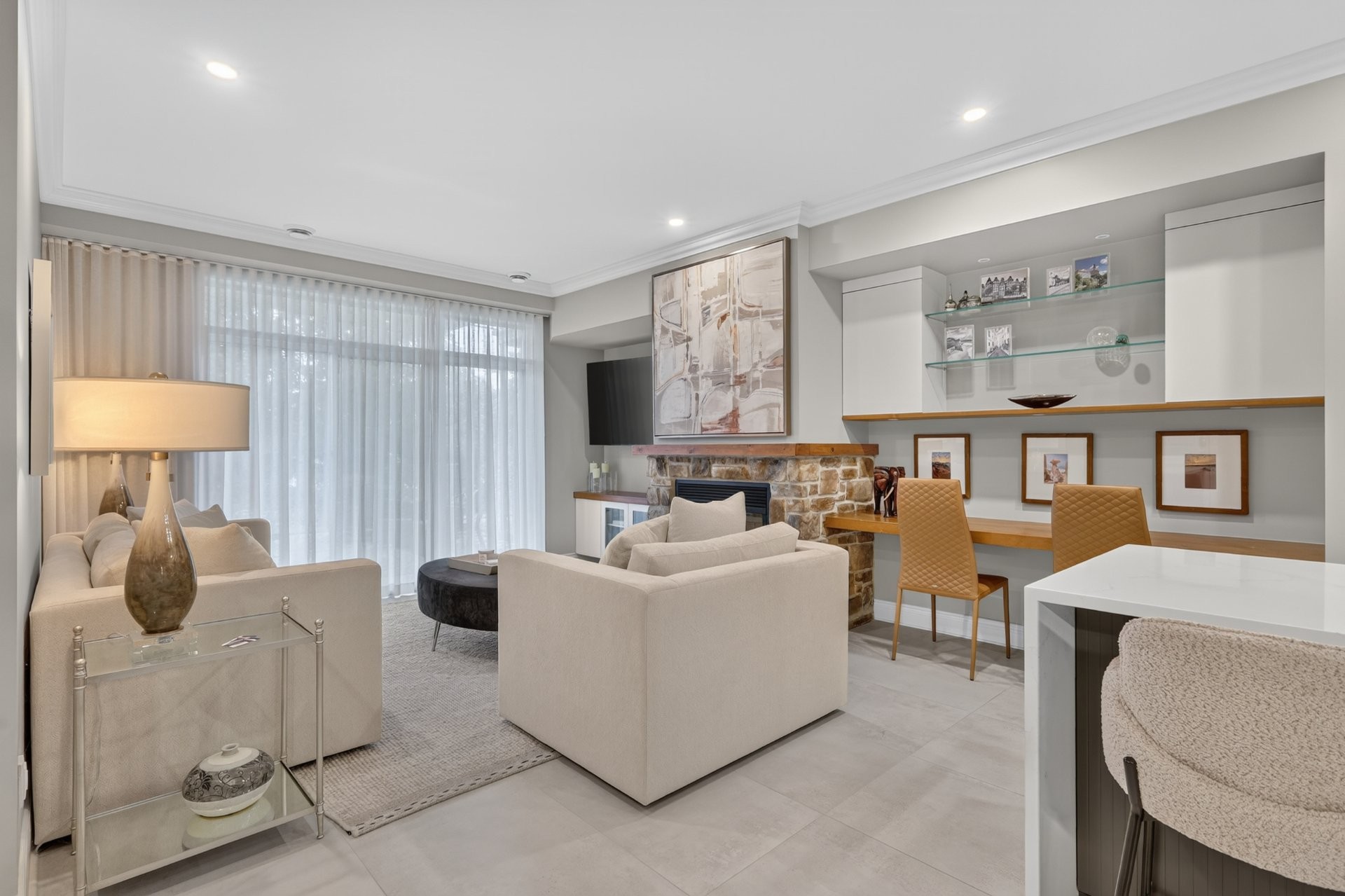 Living Room - 107-5730 Boul. Marie-Victorin, Brossard, QC
