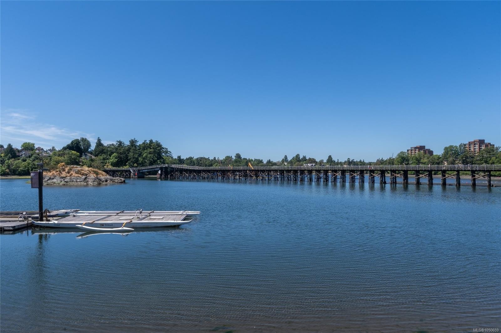 #201-380 Waterfront Cres, Victoria, BC