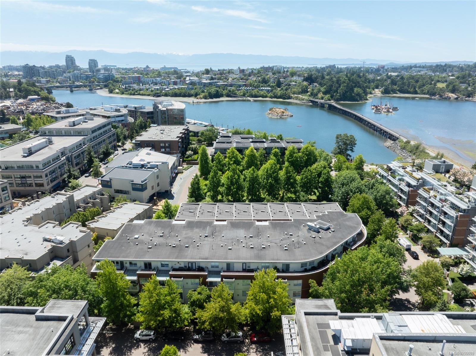 #201-380 Waterfront Cres, Victoria, BC