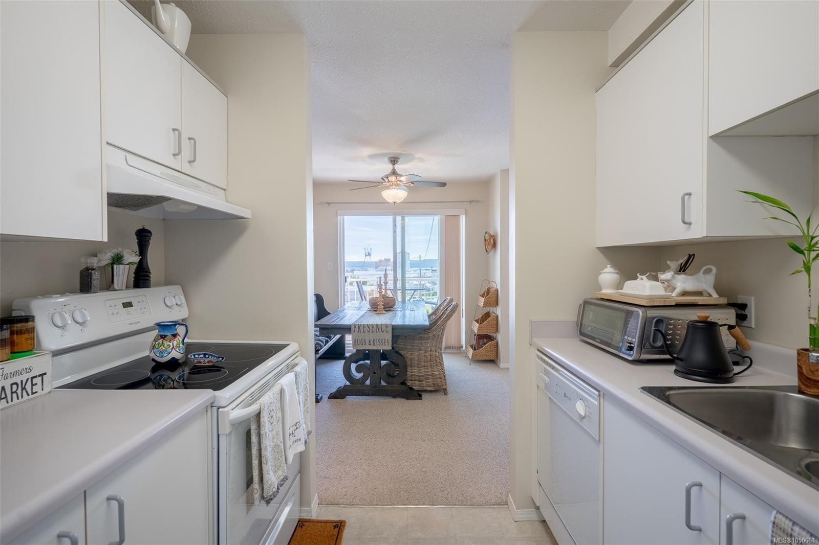 #305-240 Milton St, Nanaimo, BC