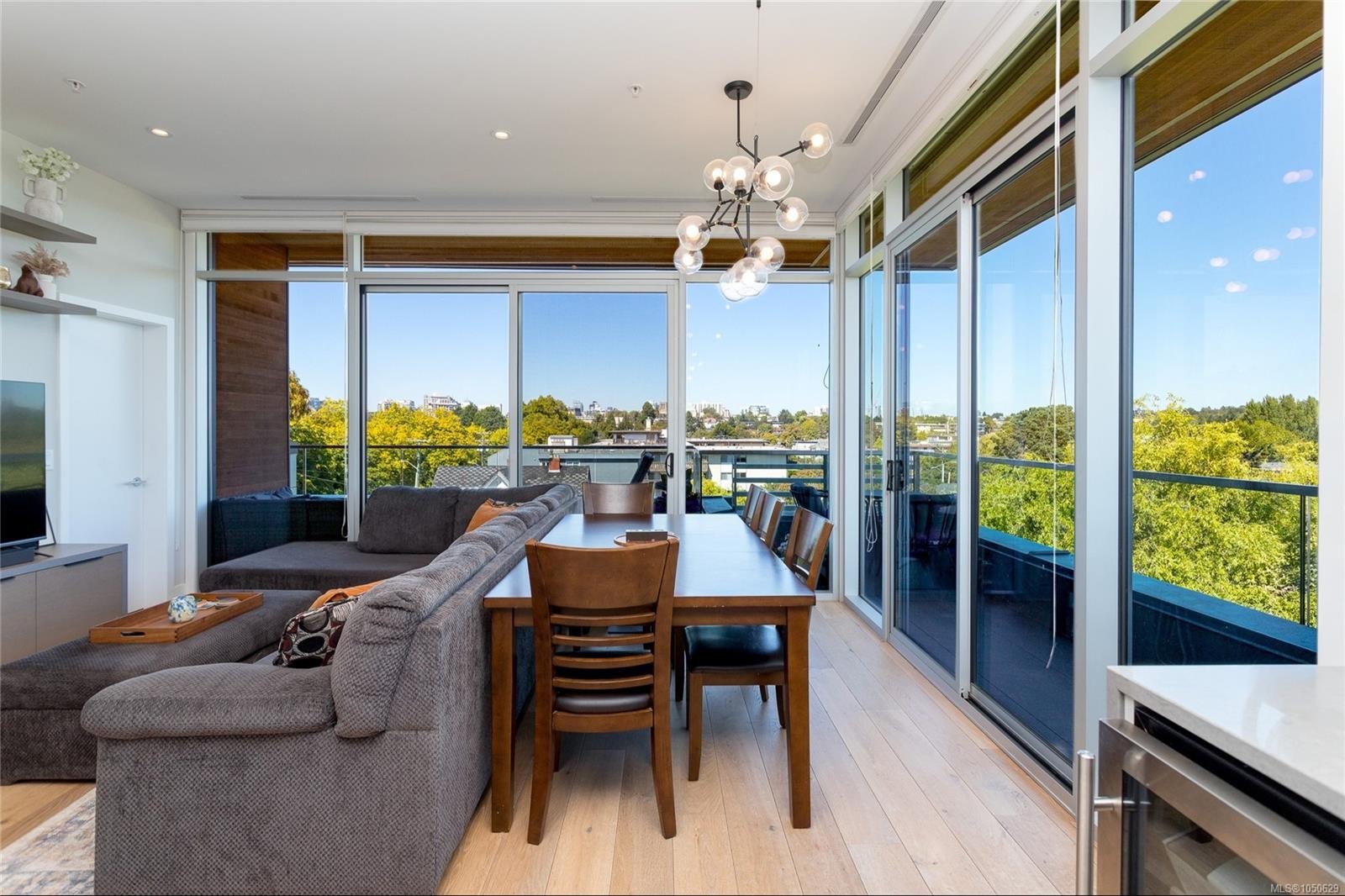 #401-986 Heywood Ave, Victoria, BC