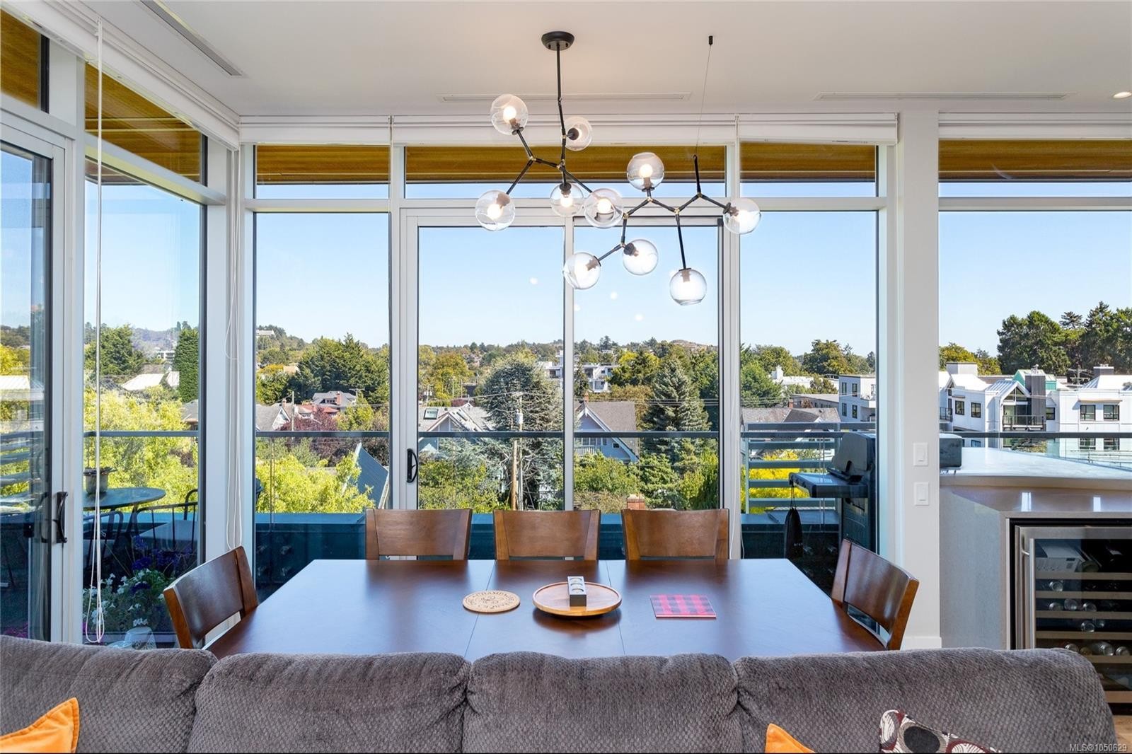 #401-986 Heywood Ave, Victoria, BC