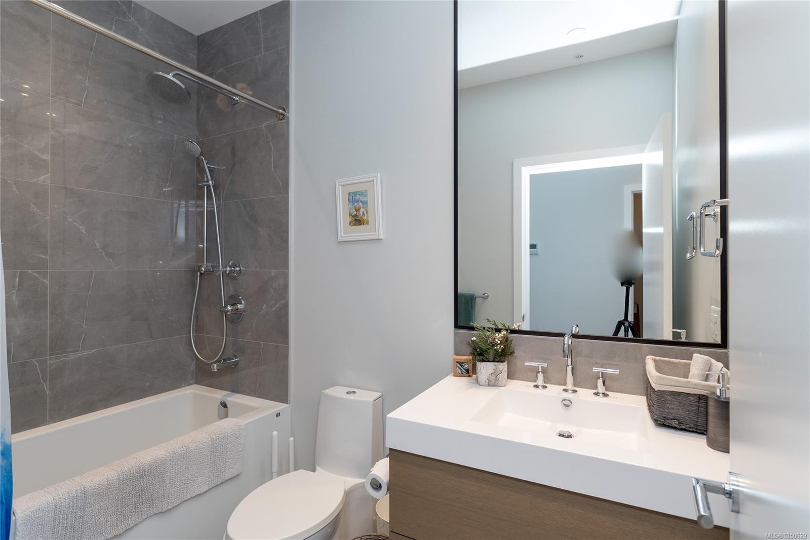 #401-986 Heywood Ave, Victoria, BC