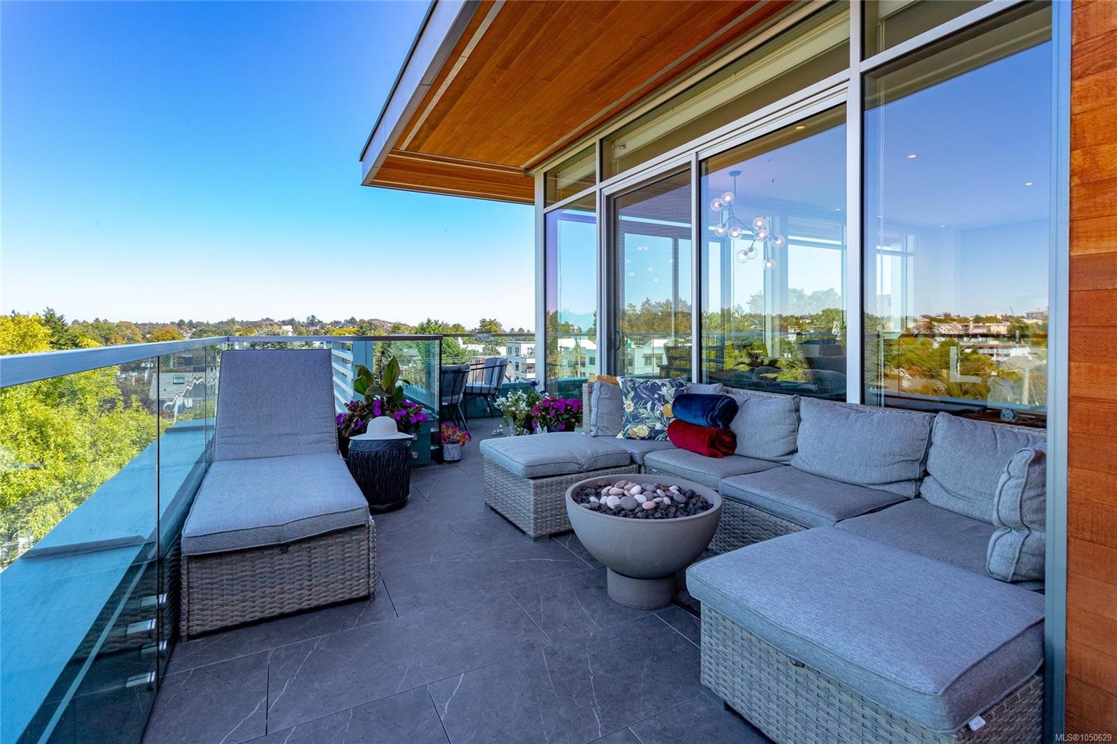 #401-986 Heywood Ave, Victoria, BC
