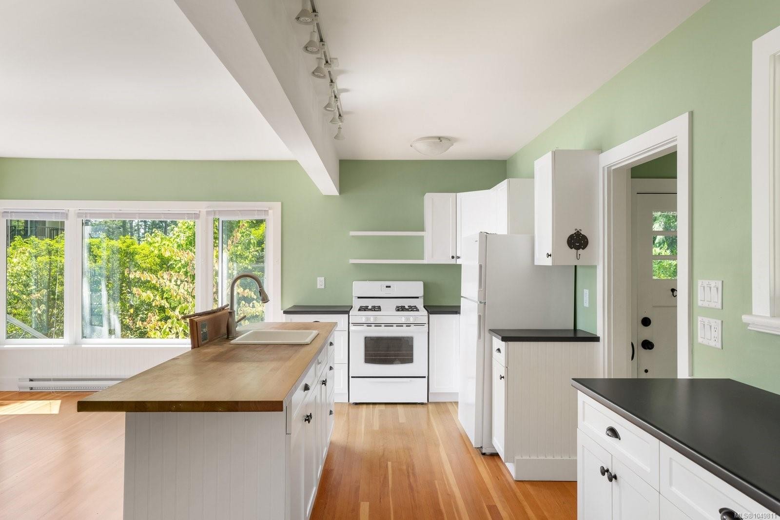 389 Moses Point Rd, North Saanich, BC