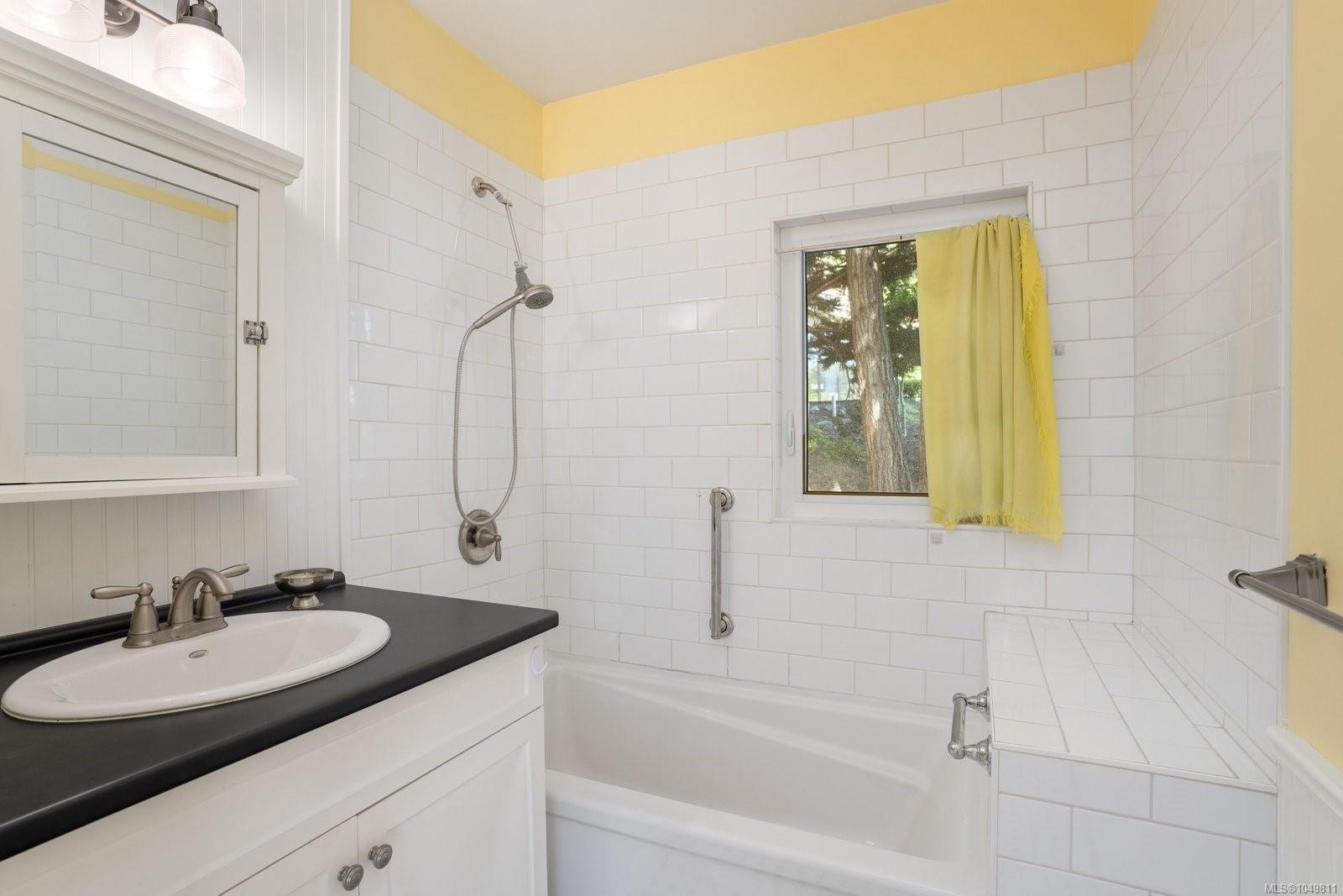 389 Moses Point Rd, North Saanich, BC