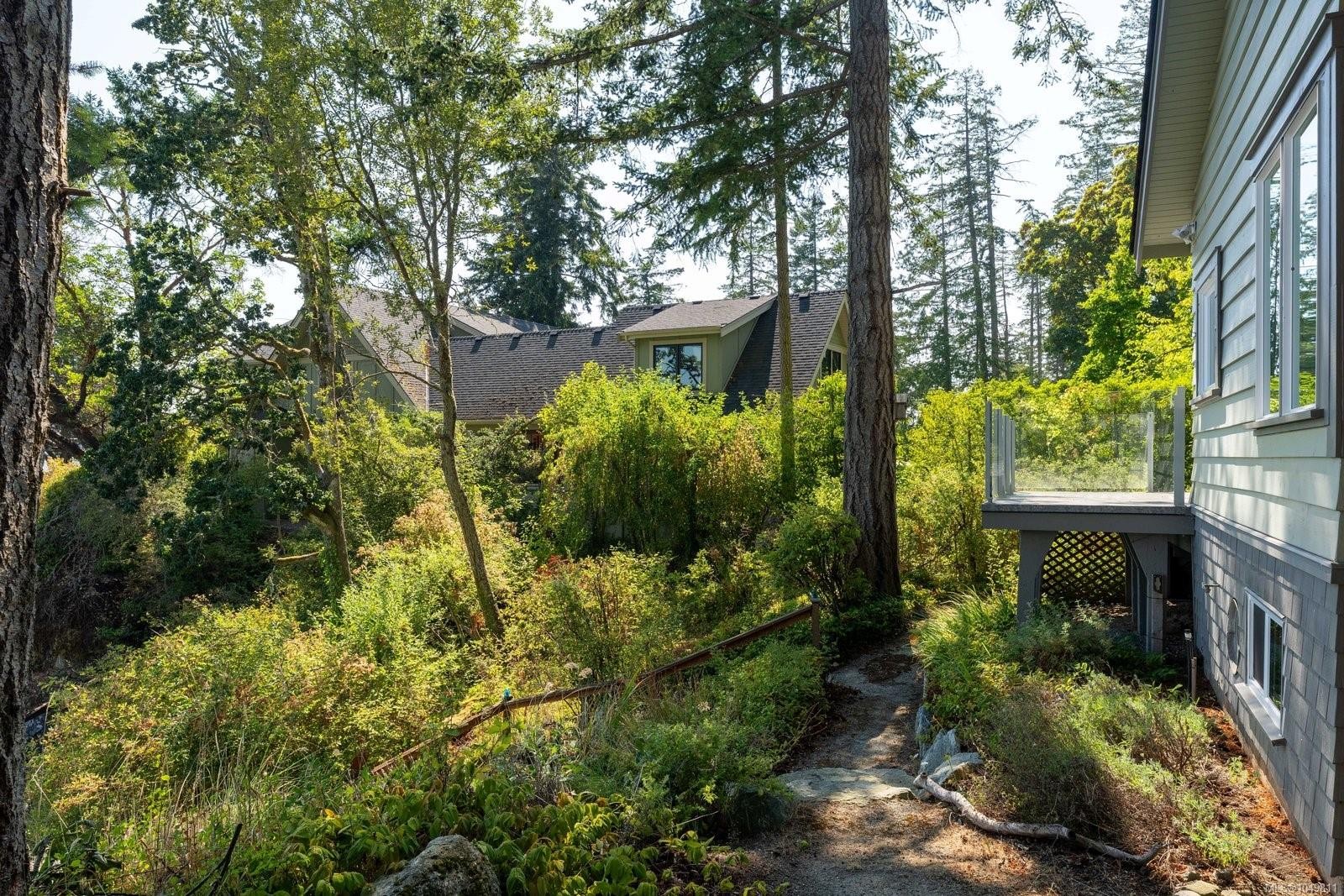 389 Moses Point Rd, North Saanich, BC