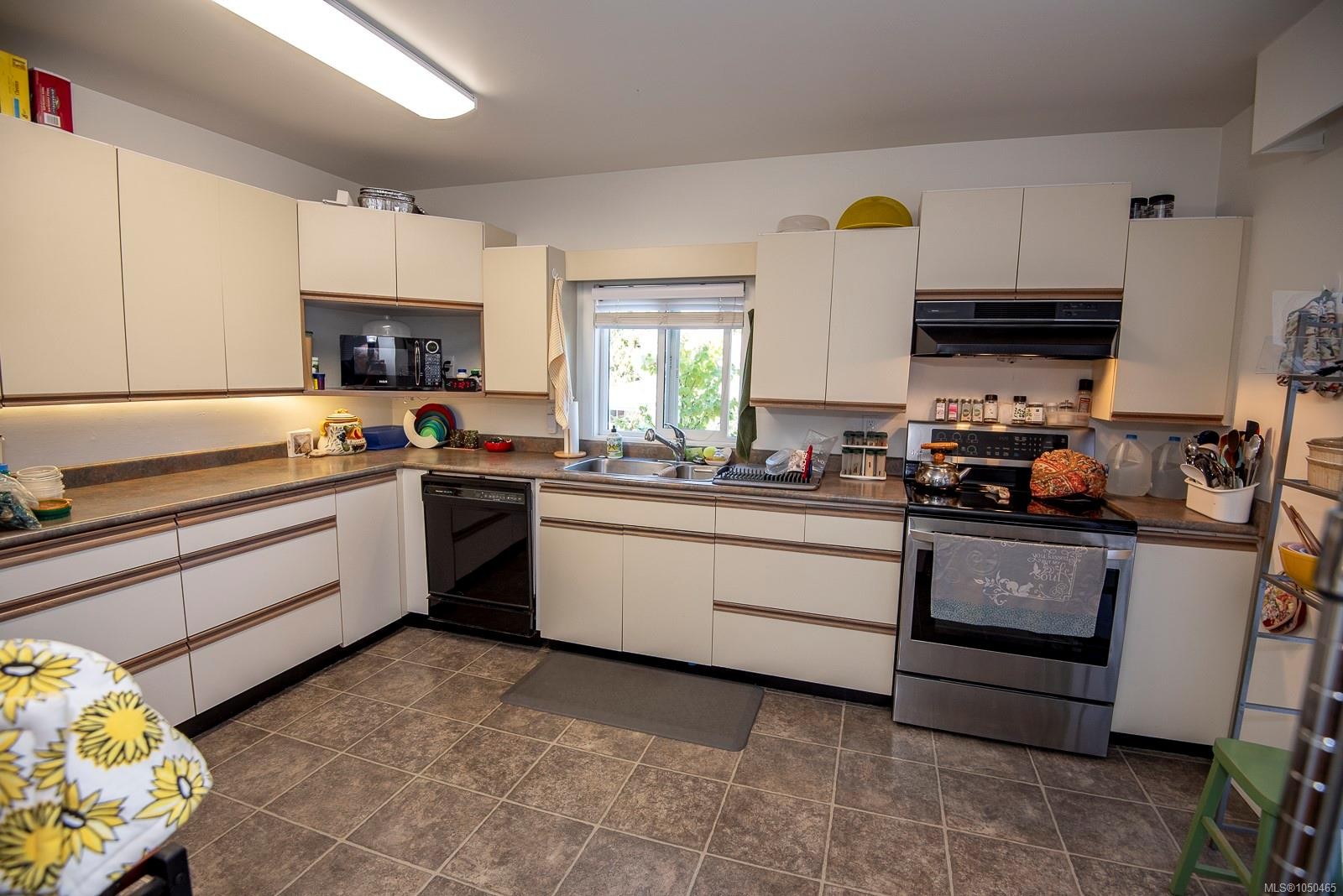 #13-3060 Harriet Rd, Saanich, BC