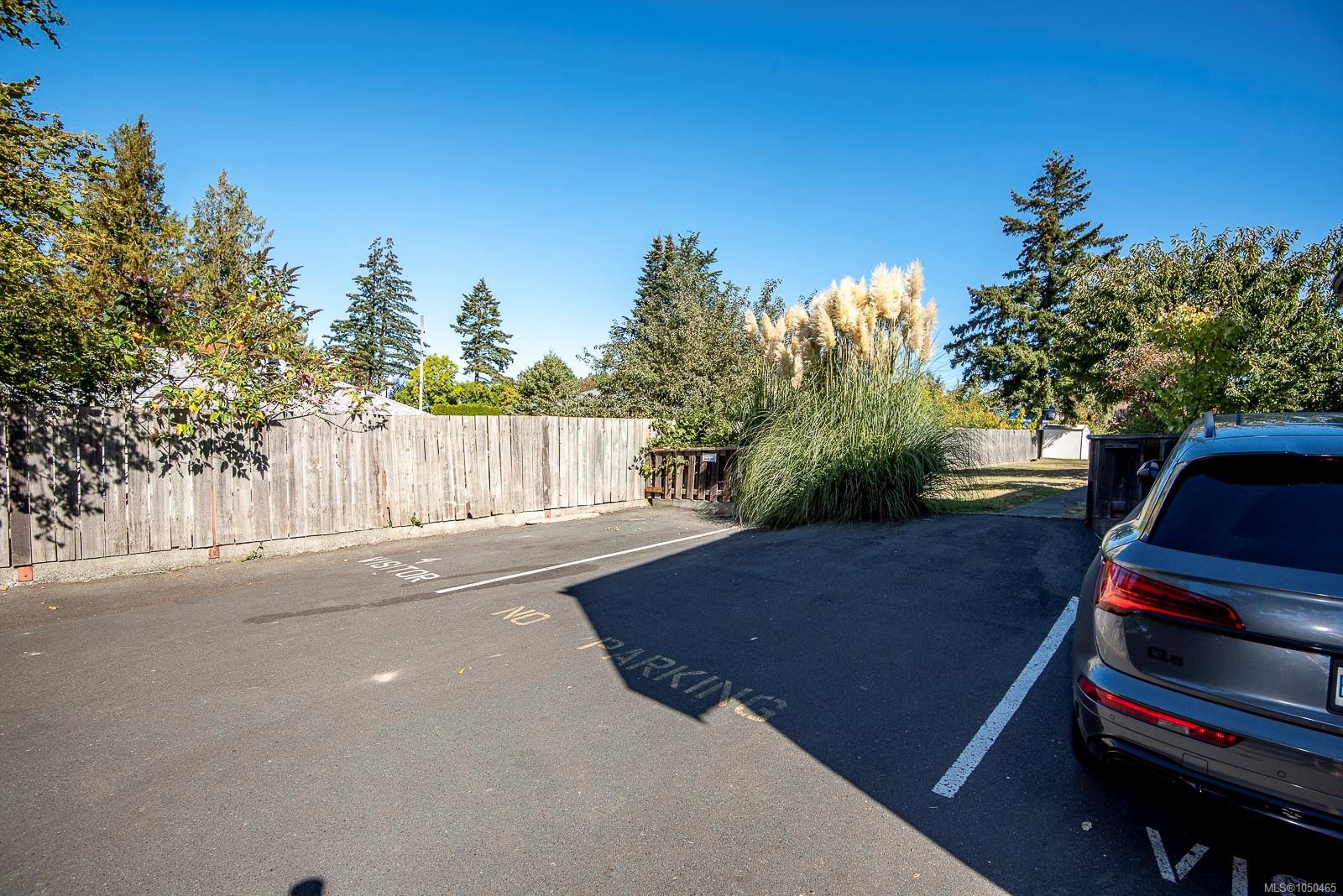 #13-3060 Harriet Rd, Saanich, BC