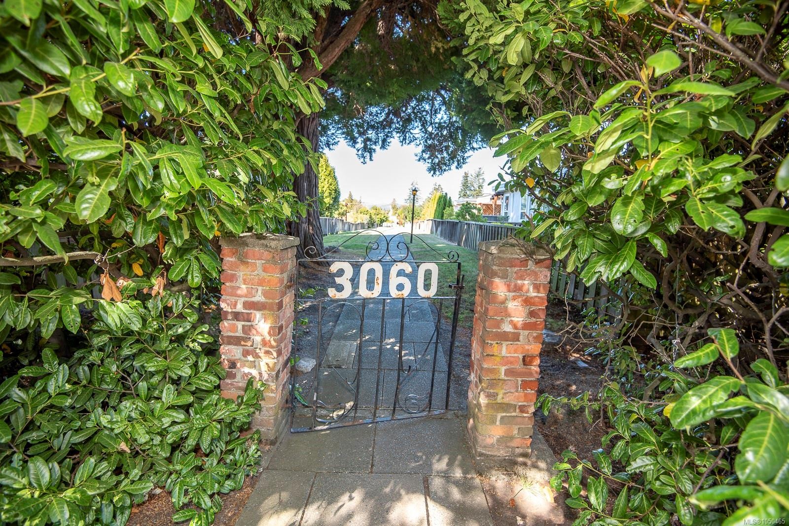 #13-3060 Harriet Rd, Saanich, BC