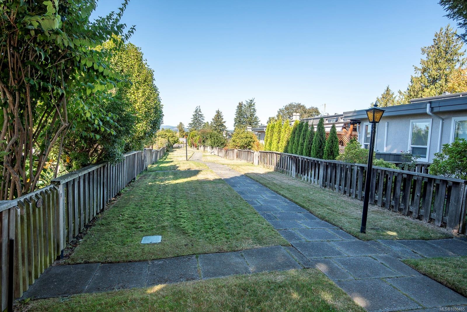 #13-3060 Harriet Rd, Saanich, BC