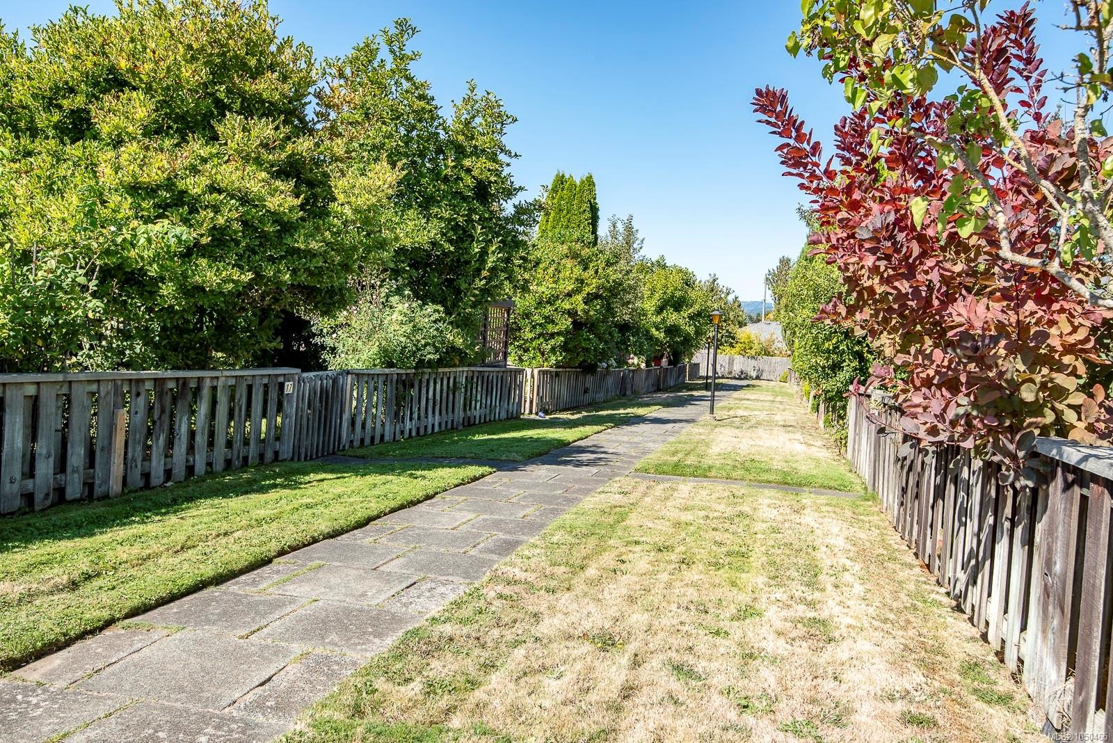 #13-3060 Harriet Rd, Saanich, BC