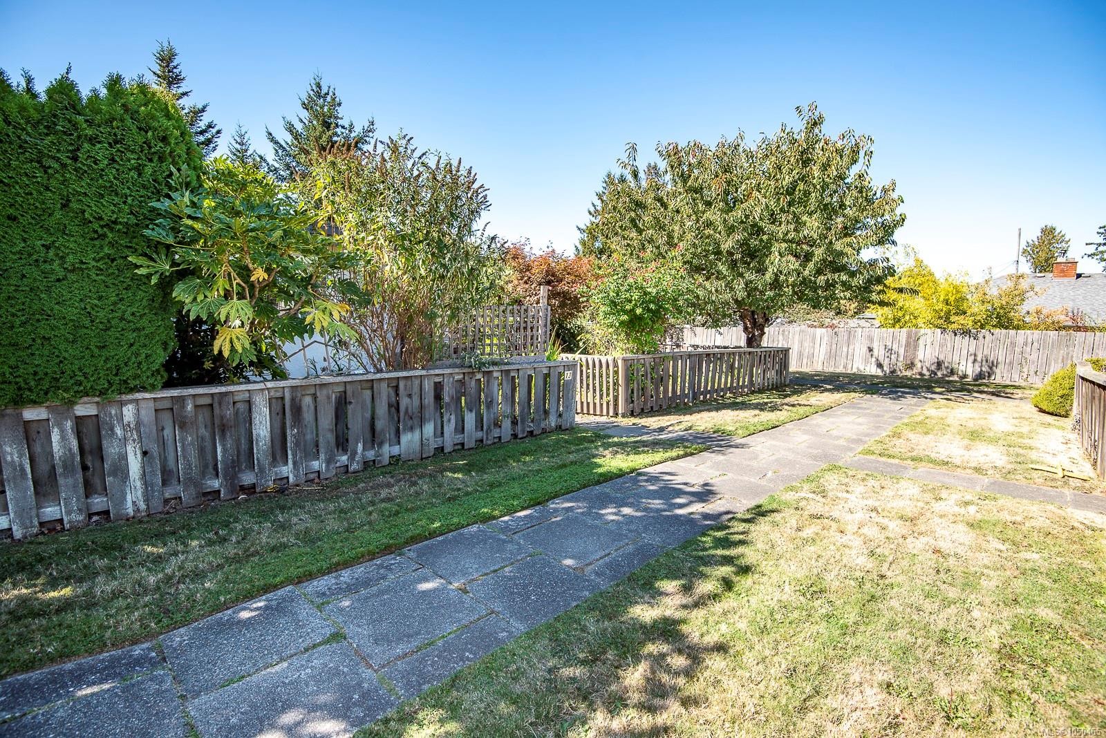 #13-3060 Harriet Rd, Saanich, BC