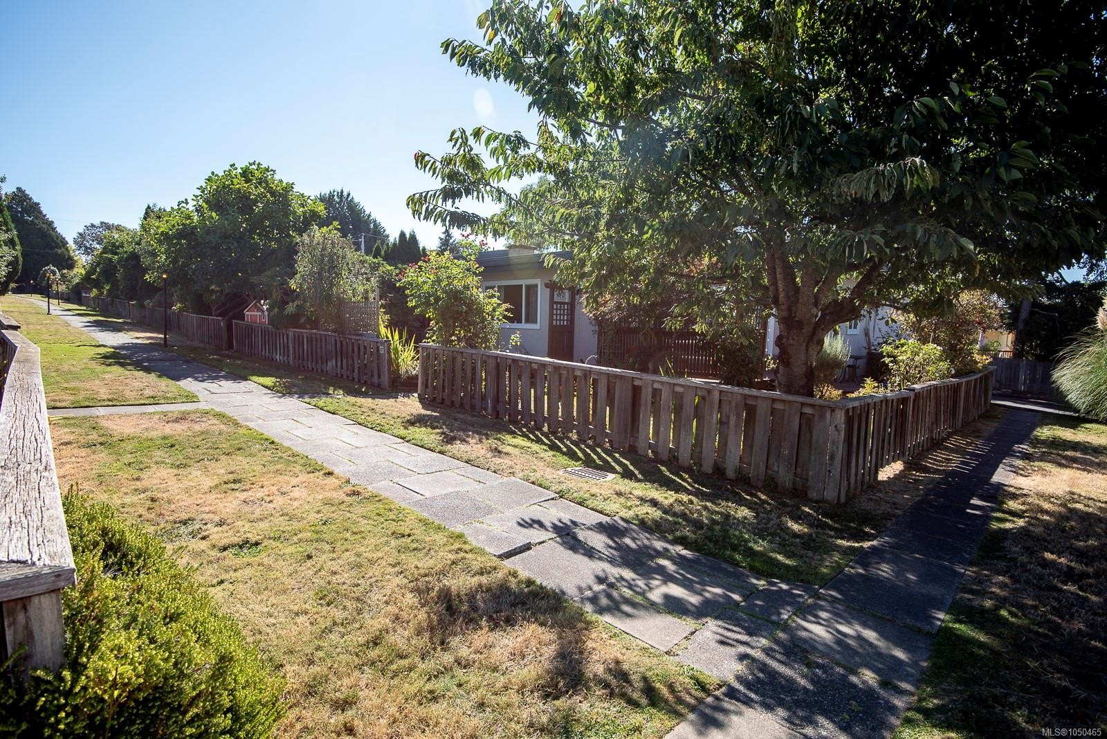 #13-3060 Harriet Rd, Saanich, BC