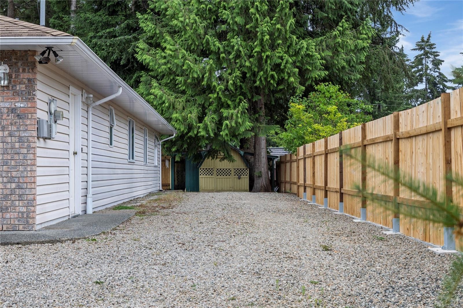 464 Quatsino Rd, Qualicum Beach, BC