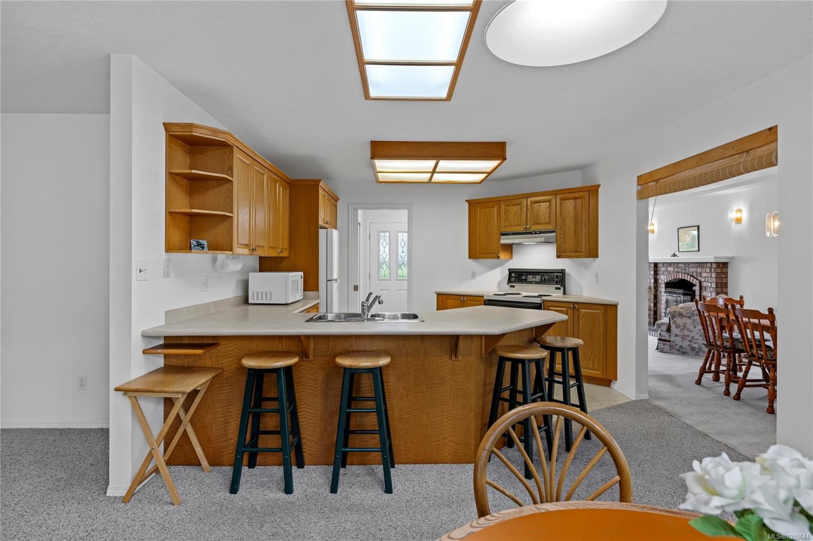 464 Quatsino Rd, Qualicum Beach, BC