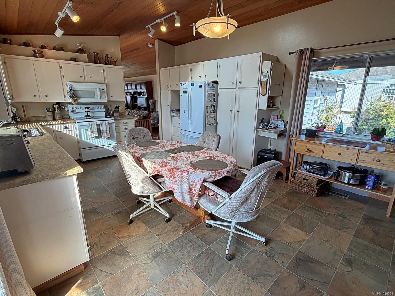 5400 Entwhistle Dr, Nanaimo, BC
