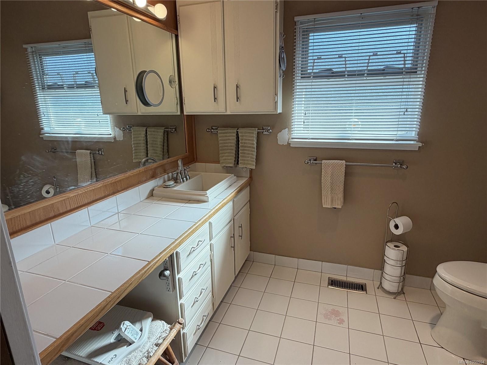 5400 Entwhistle Dr, Nanaimo, BC
