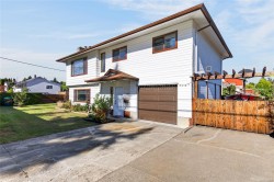 1083 26th St Courtenay, BC V9N 7G1