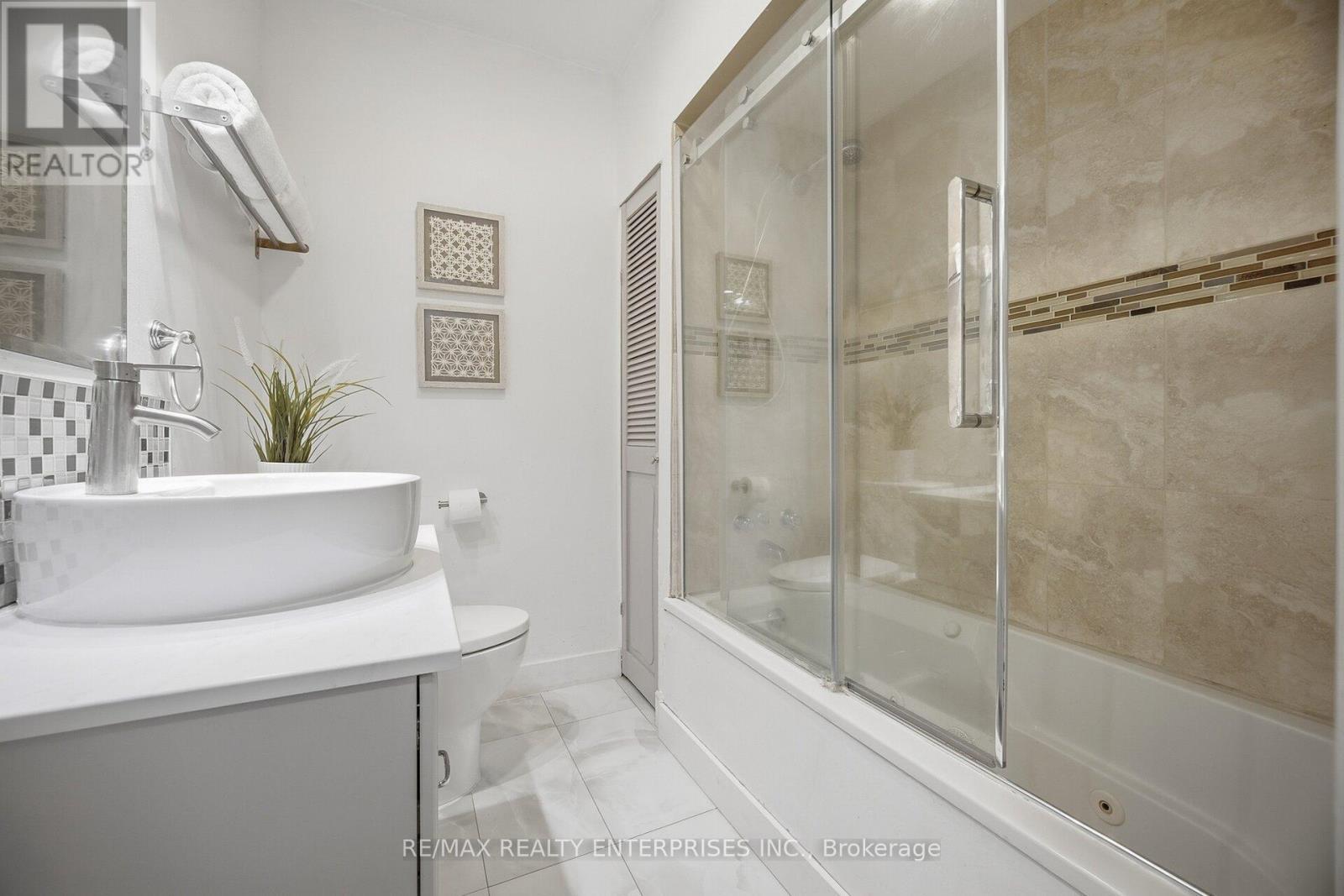 1310 Redbank Crescent, Oakville, ON