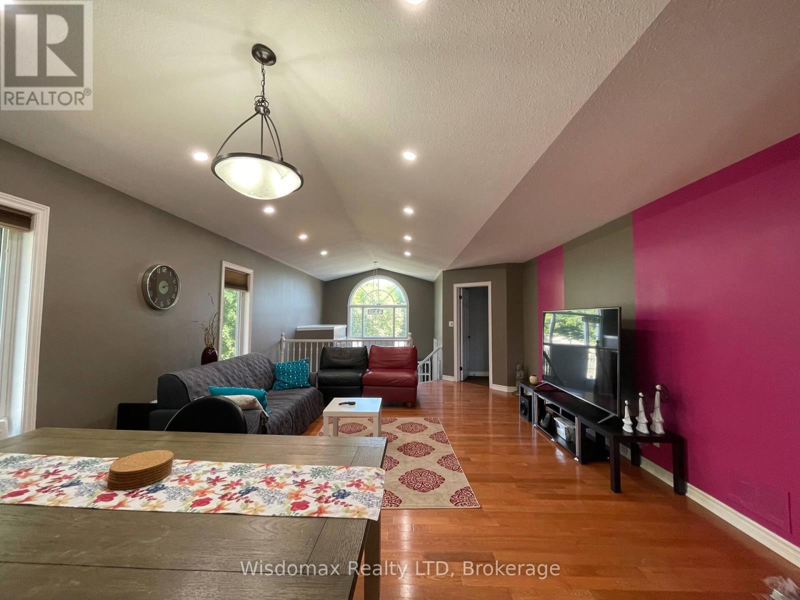 8272 Woodsview Crescent, Niagara Falls (Ascot), ON