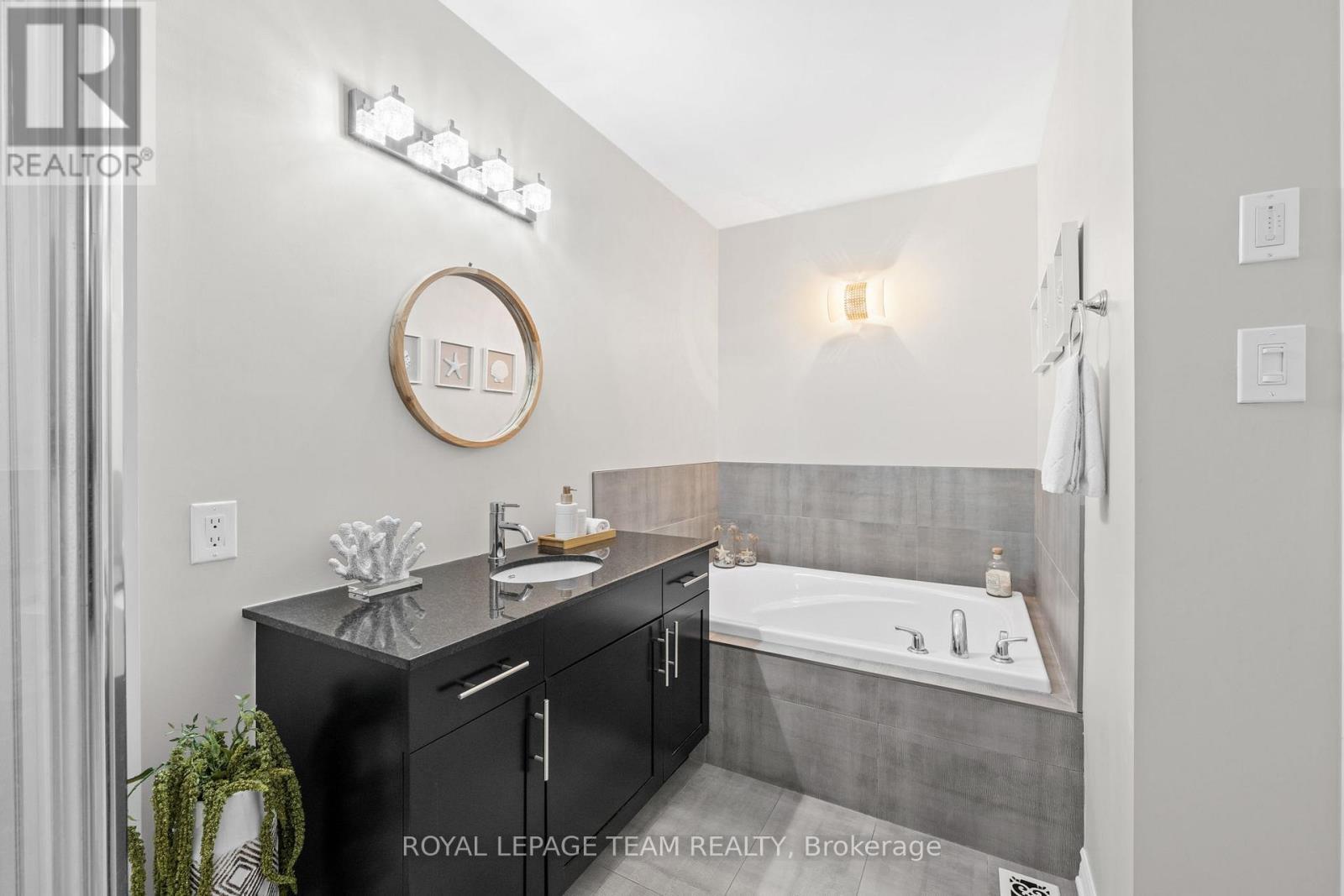 298 Pembina Private, Ottawa, ON
