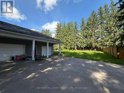 13918 LESLIE STREET Aurora, ON L4G 7C8