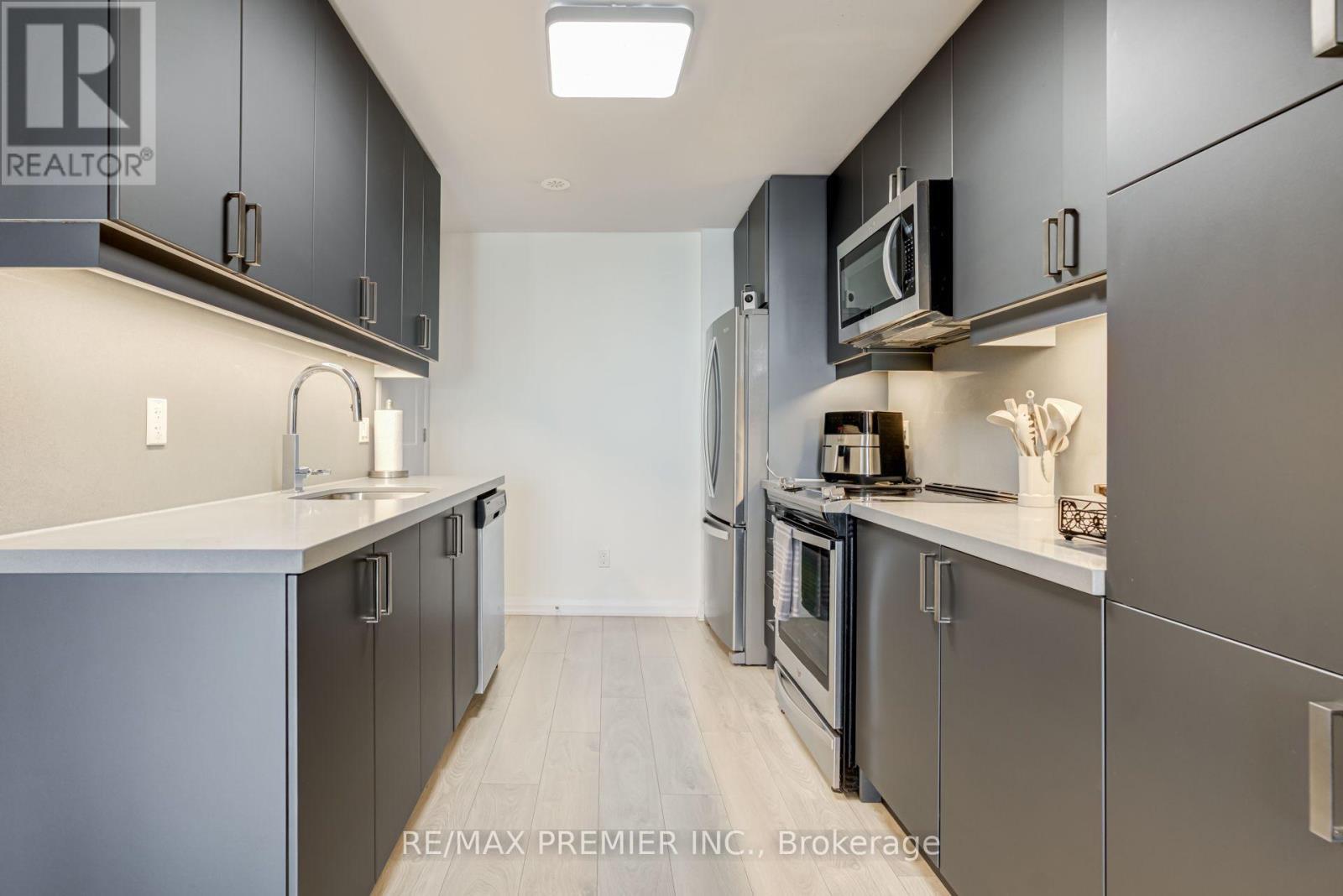Th 5 - 1010 Portage Parkway, Vaughan, ON