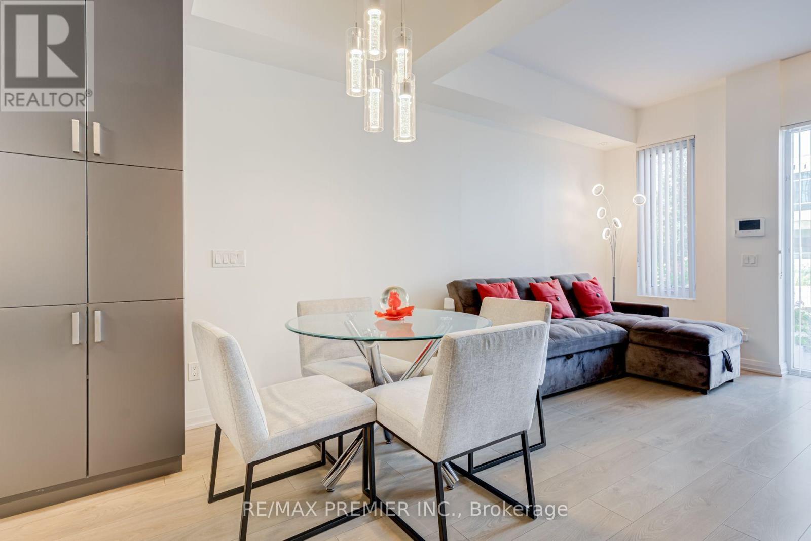 Th 5 - 1010 Portage Parkway, Vaughan, ON