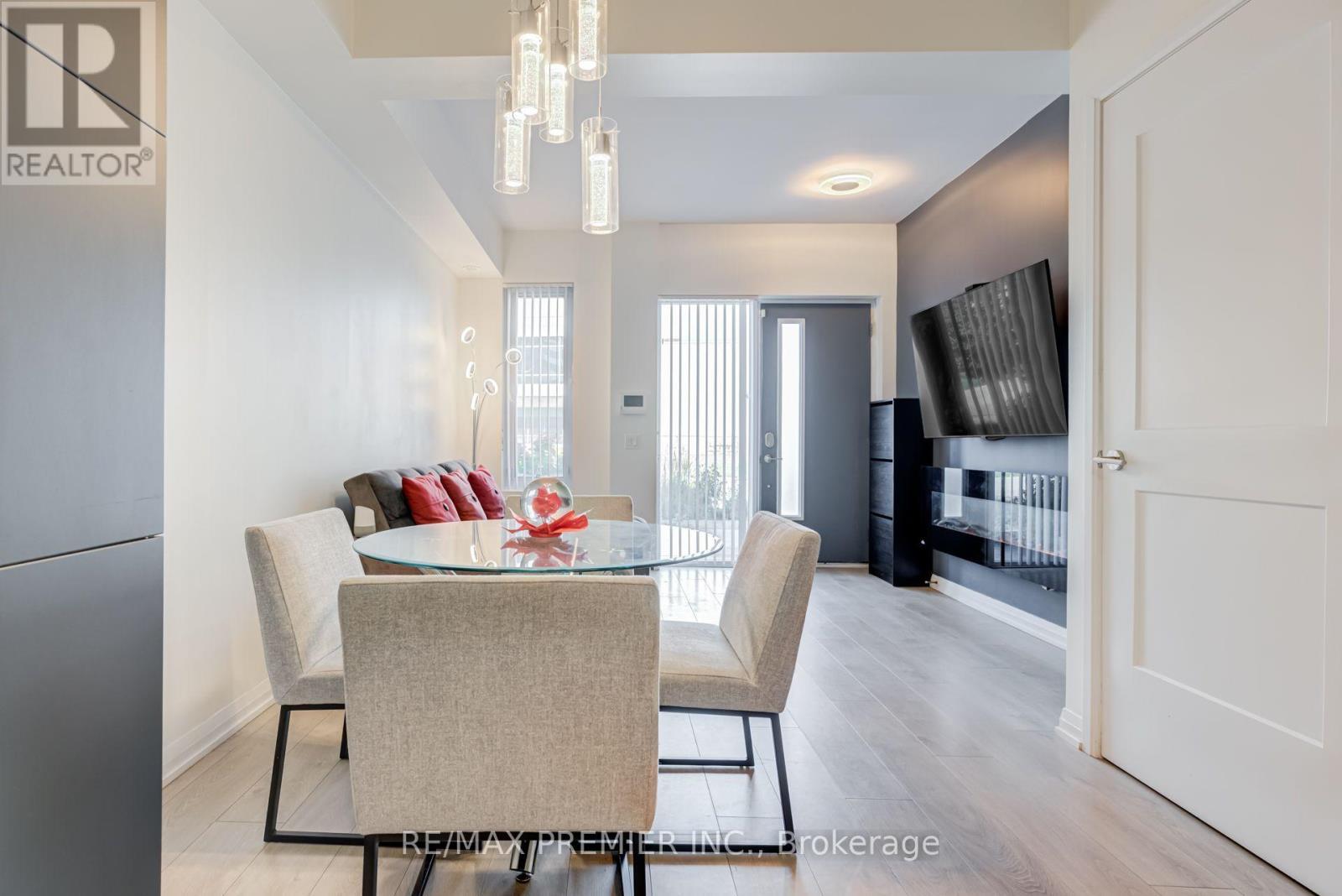 Th 5 - 1010 Portage Parkway, Vaughan, ON