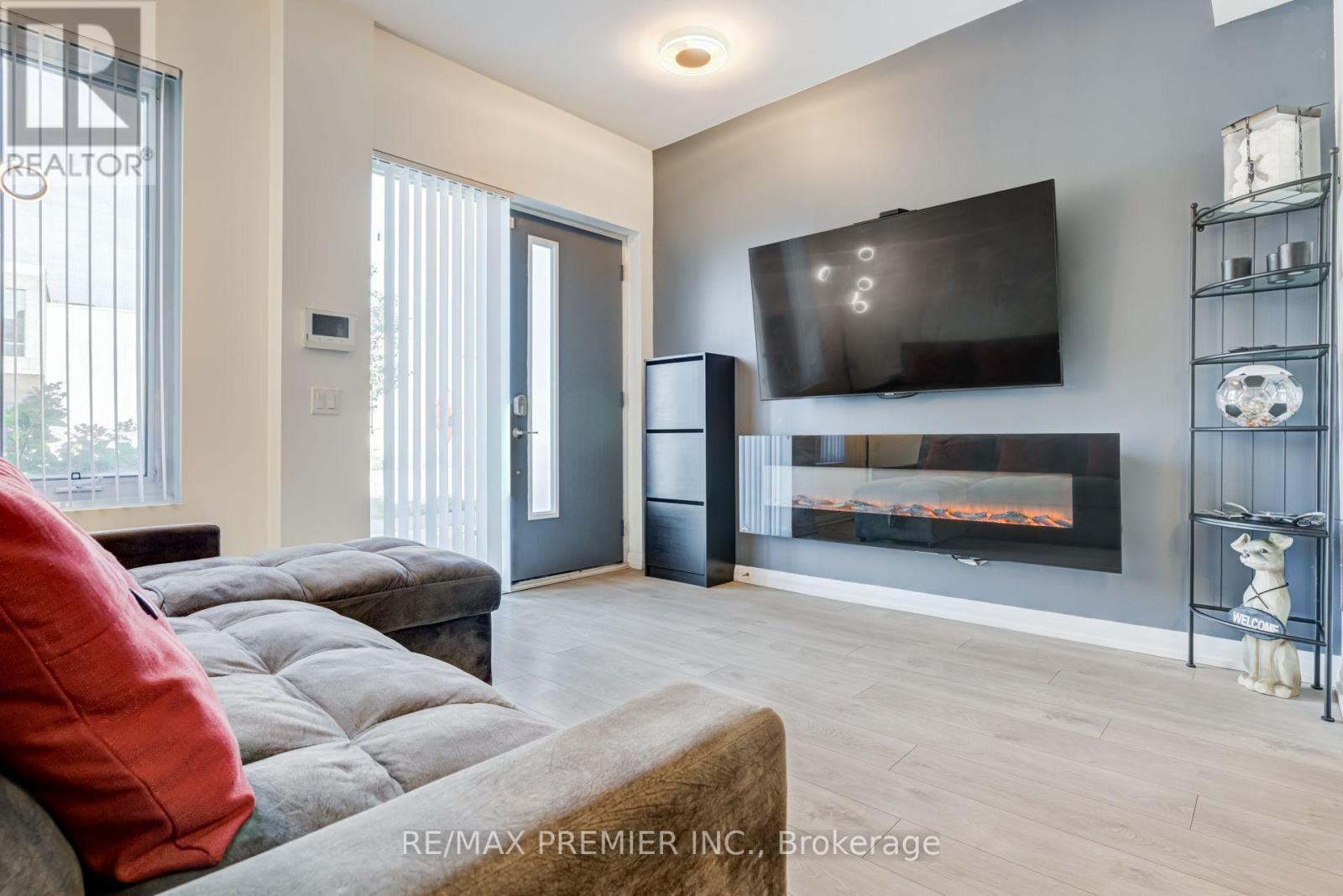 Th 5 - 1010 Portage Parkway, Vaughan, ON