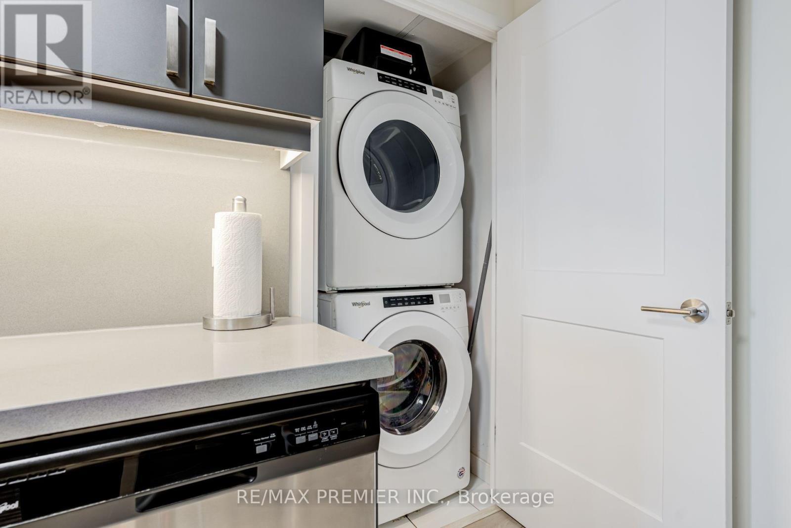 Th 5 - 1010 Portage Parkway, Vaughan, ON