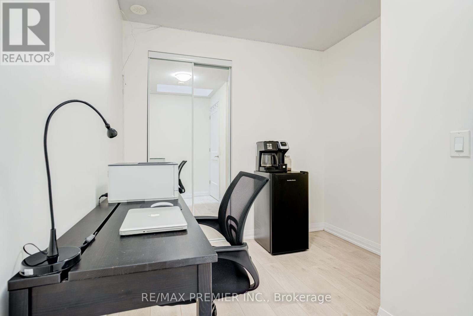 Th 5 - 1010 Portage Parkway, Vaughan, ON