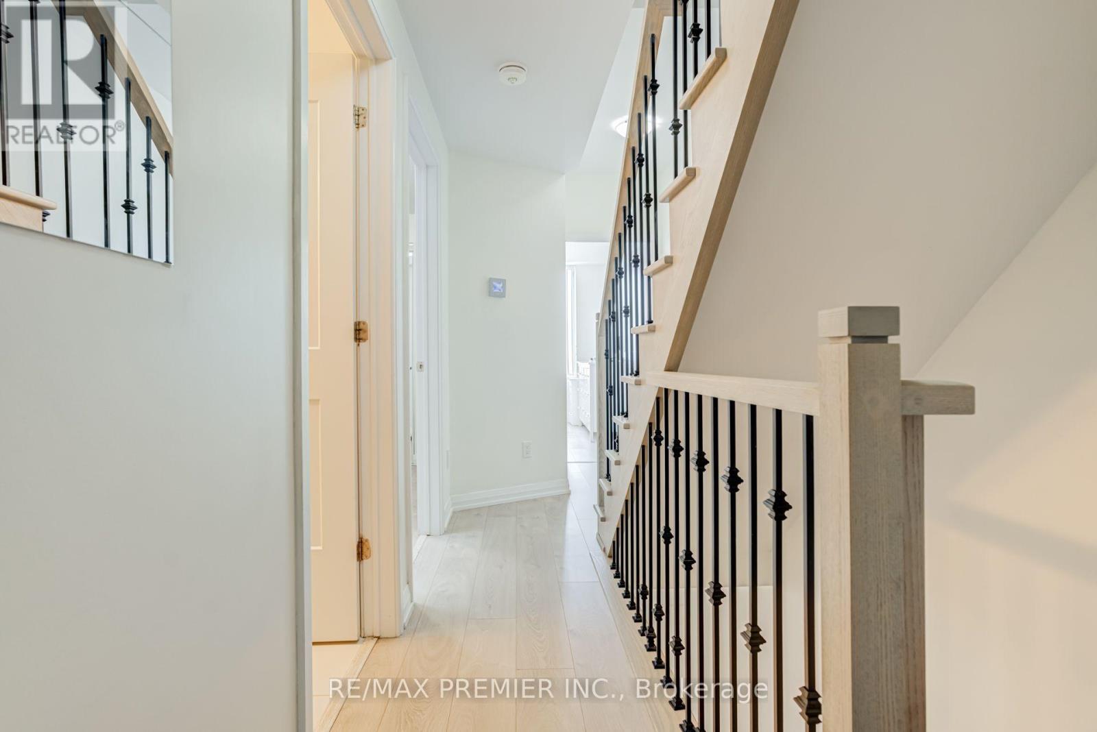 Th 5 - 1010 Portage Parkway, Vaughan, ON