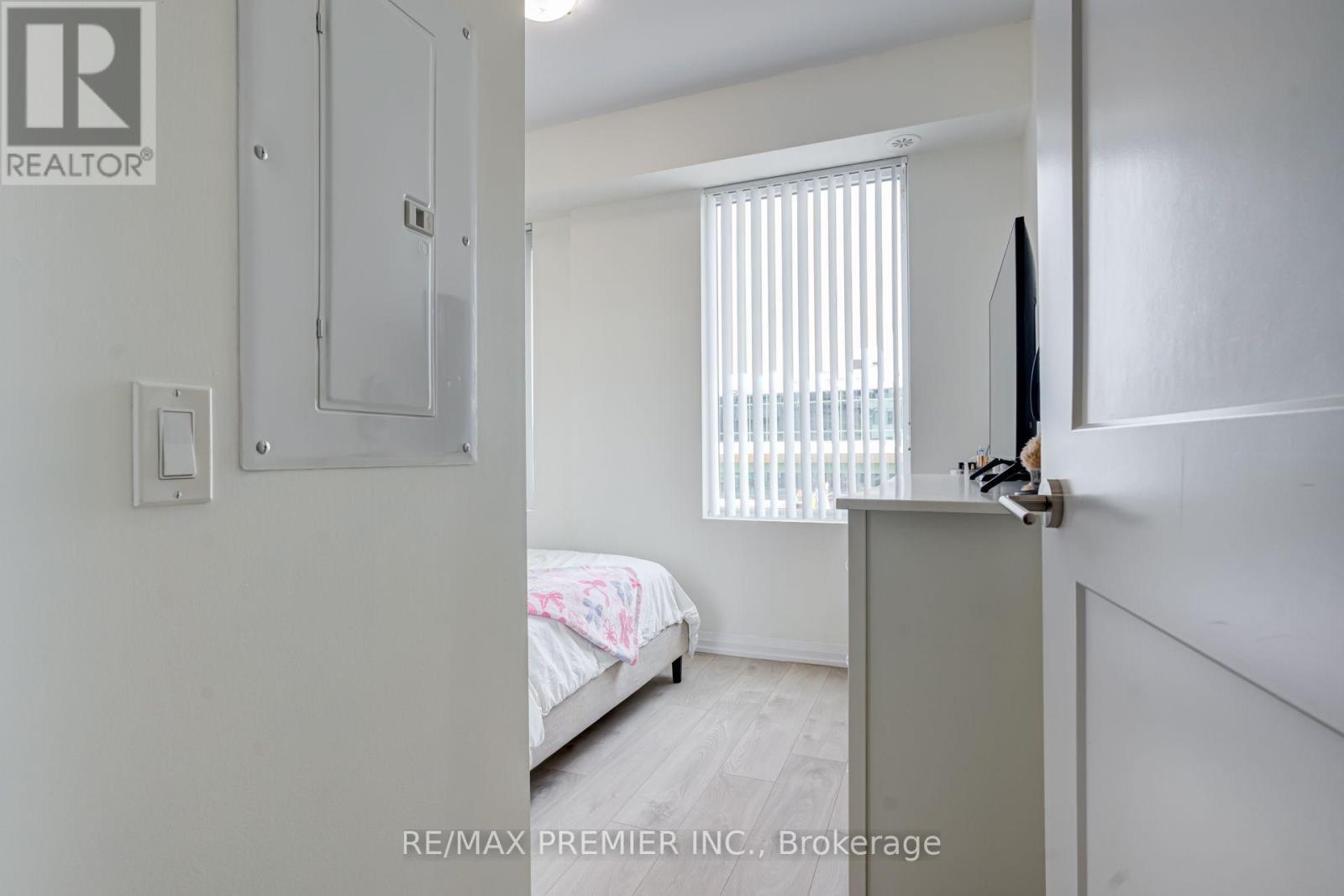 Th 5 - 1010 Portage Parkway, Vaughan, ON
