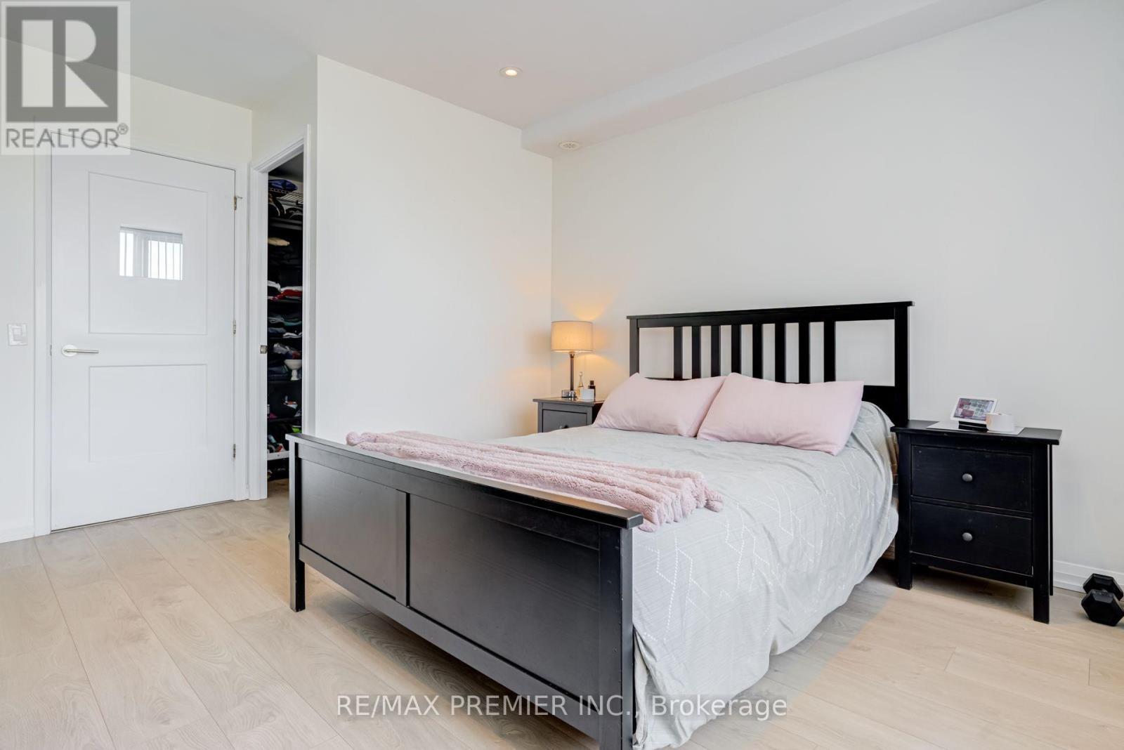 Th 5 - 1010 Portage Parkway, Vaughan, ON