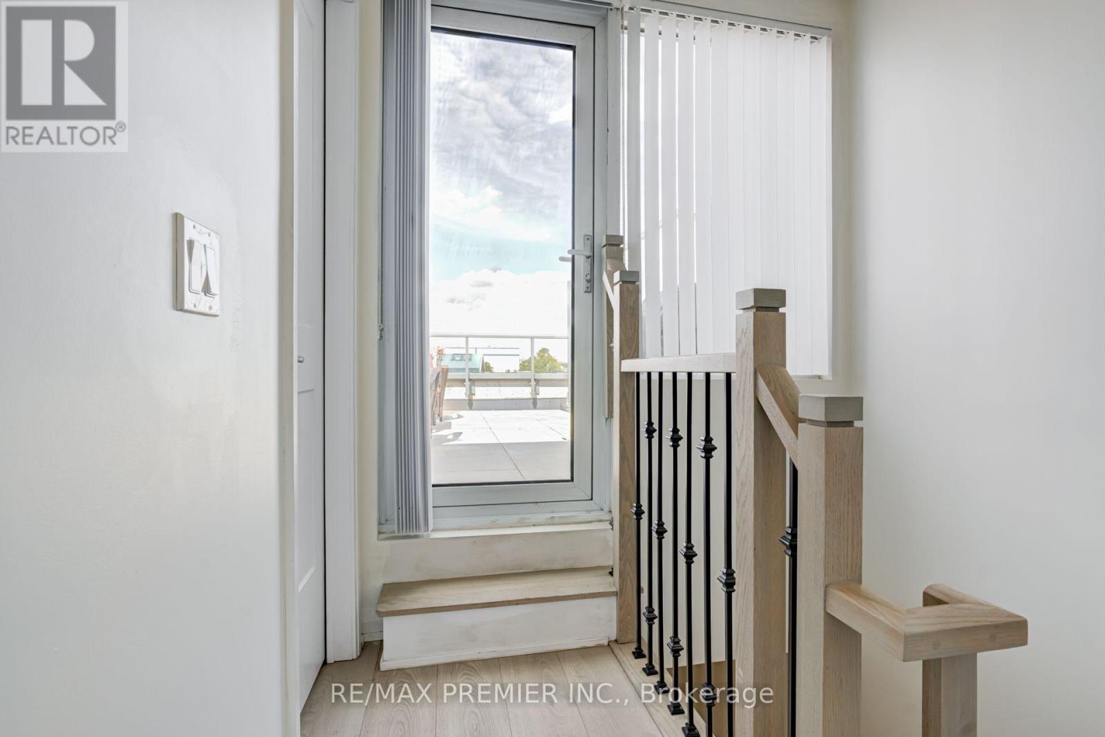 Th 5 - 1010 Portage Parkway, Vaughan, ON