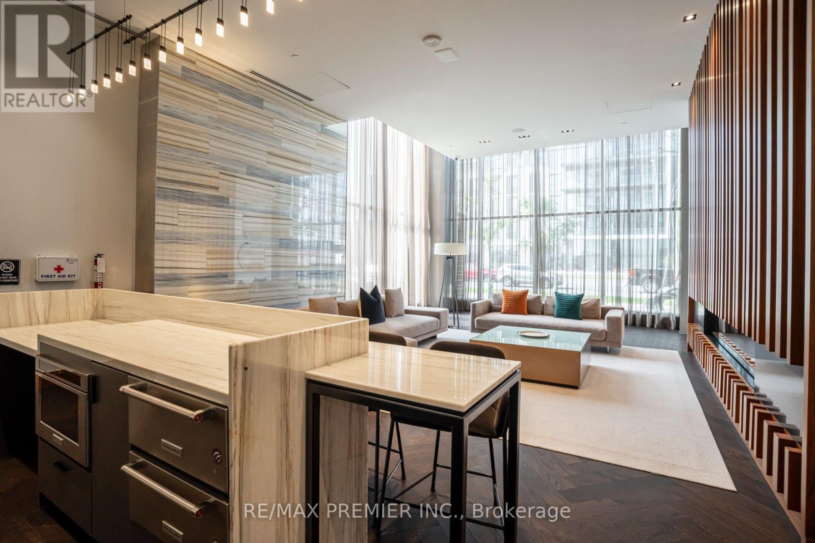 Th 5 - 1010 Portage Parkway, Vaughan, ON