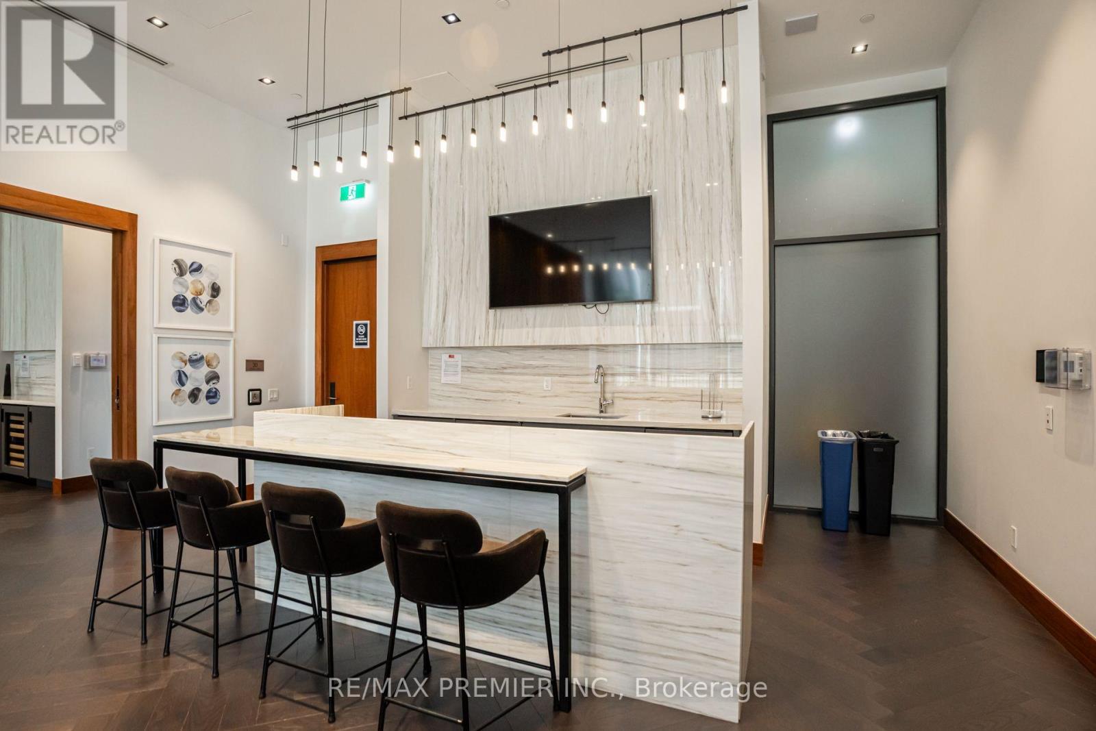 Th 5 - 1010 Portage Parkway, Vaughan, ON