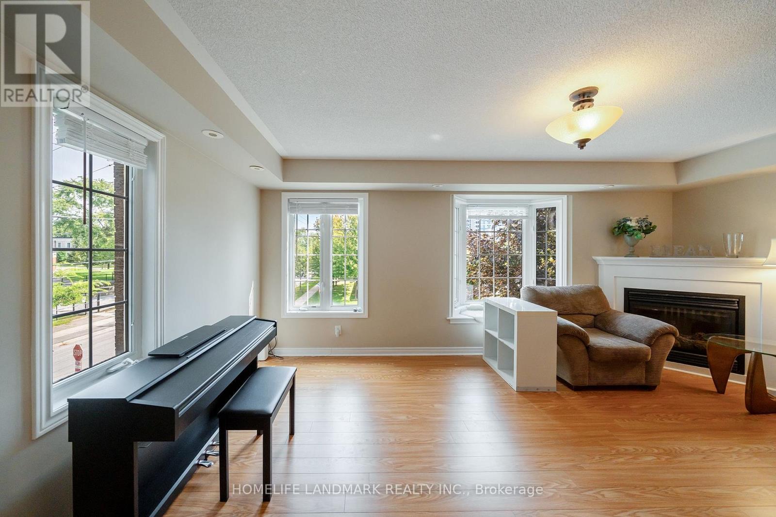 15 - 130 Park Street E, Mississauga, ON