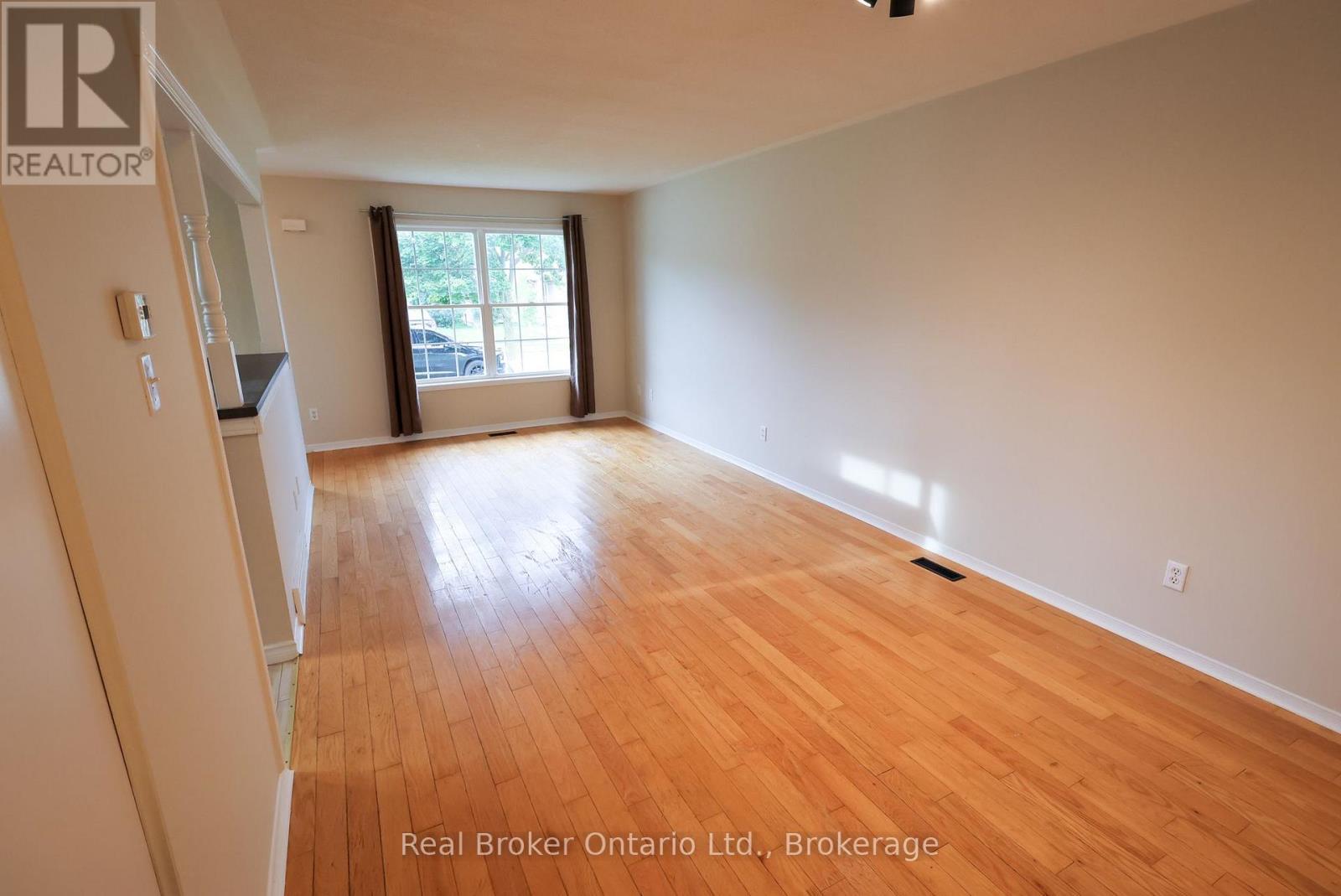 Living Room/Dining Room - 342 Fleming Drive, London East (East D), ON