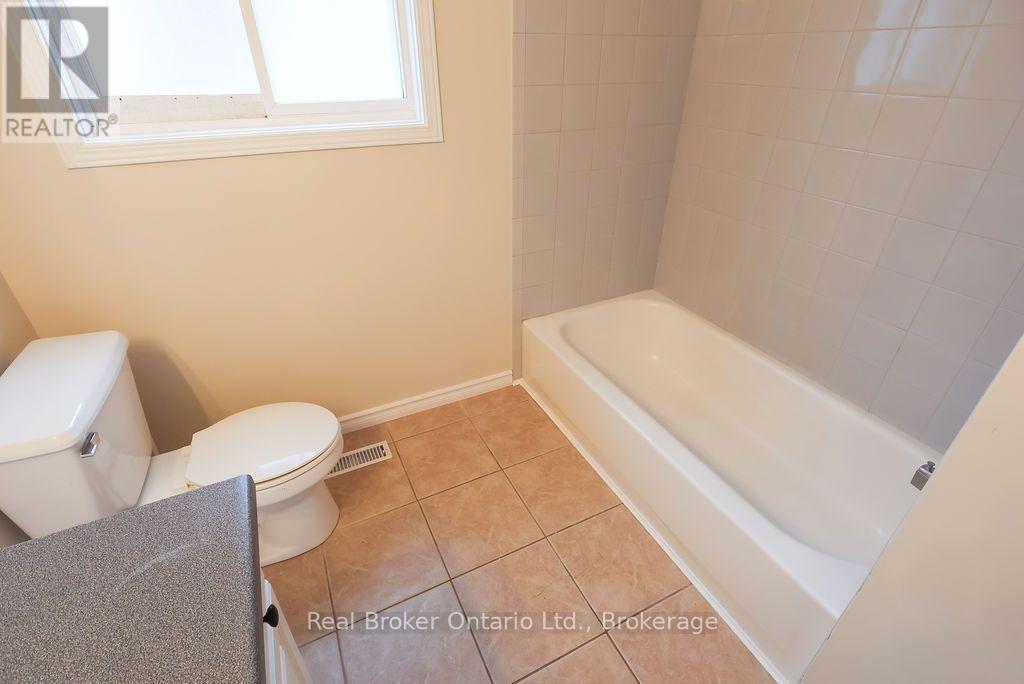 Main Floor Bathroom - 342 Fleming Drive, London East (East D), ON