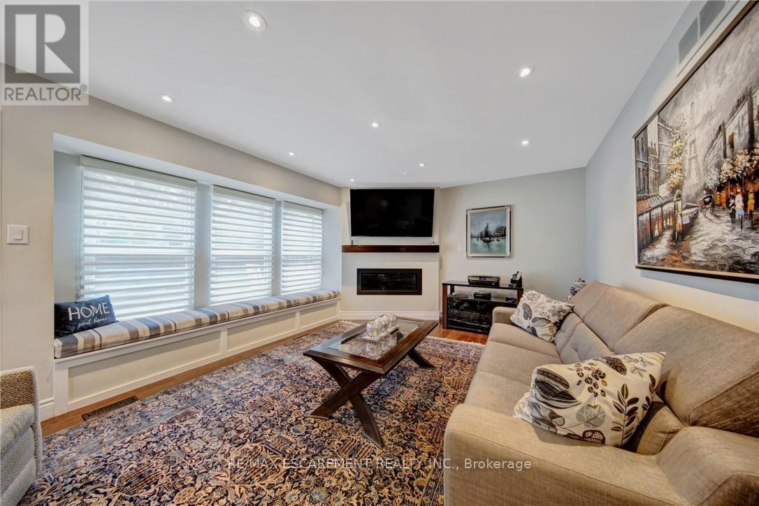 2284 Mansfield Drive, Burlington, ON