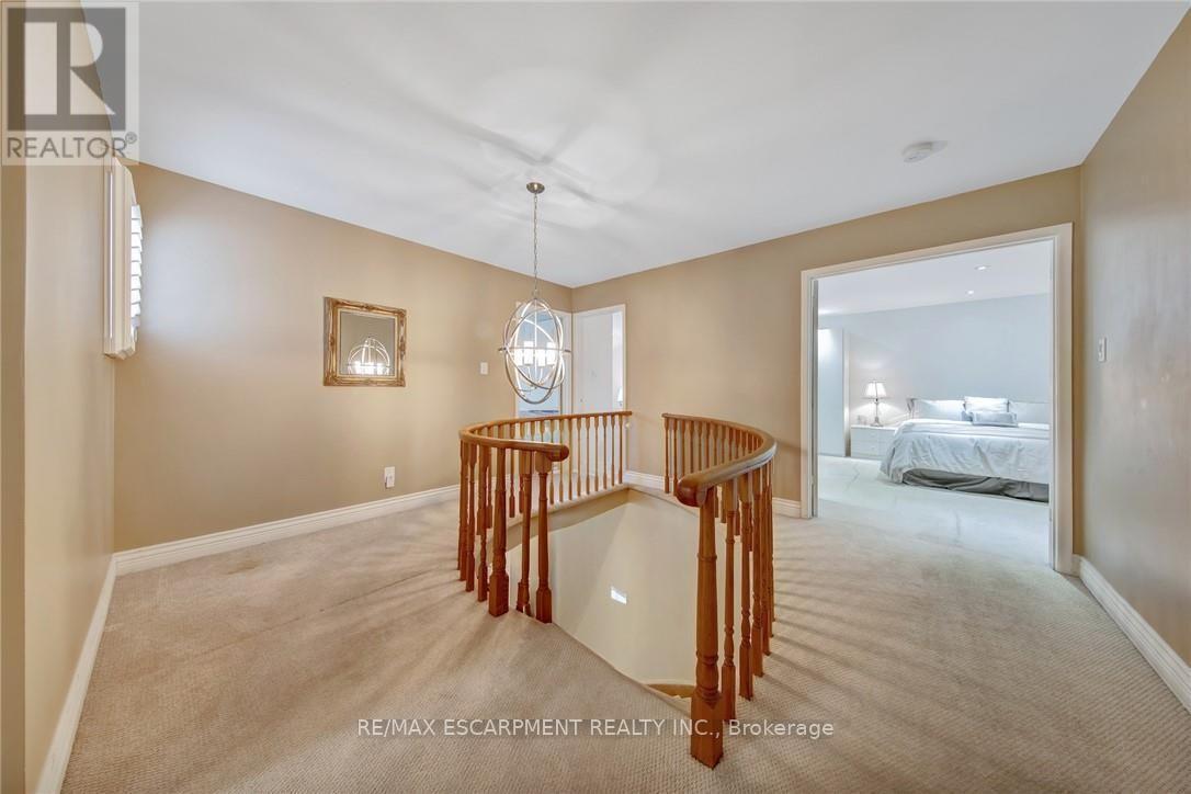 2284 Mansfield Drive, Burlington, ON