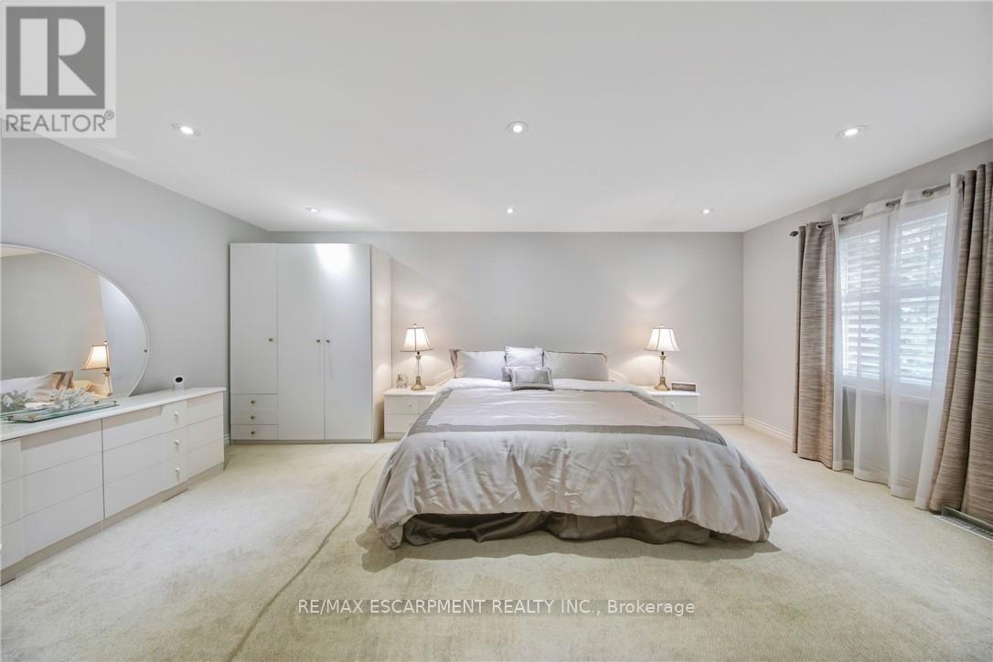 2284 Mansfield Drive, Burlington, ON