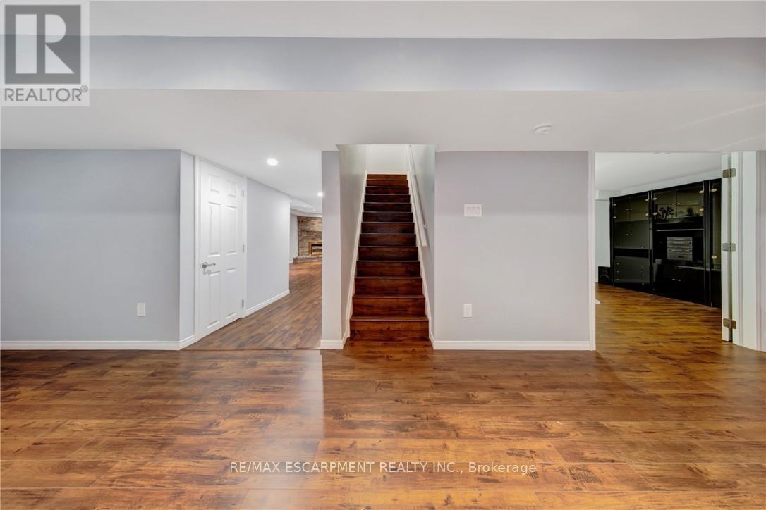 2284 Mansfield Drive, Burlington, ON
