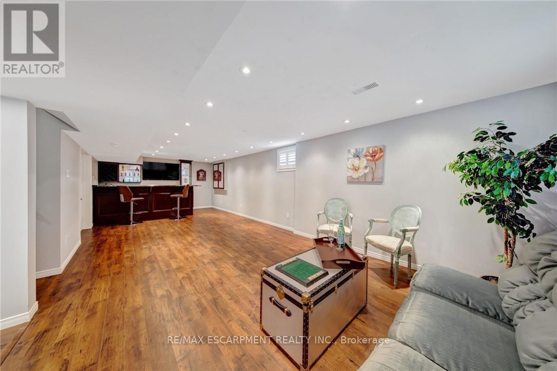 2284 Mansfield Drive, Burlington, ON
