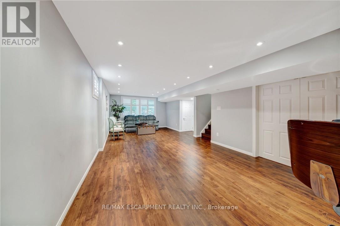 2284 Mansfield Drive, Burlington, ON