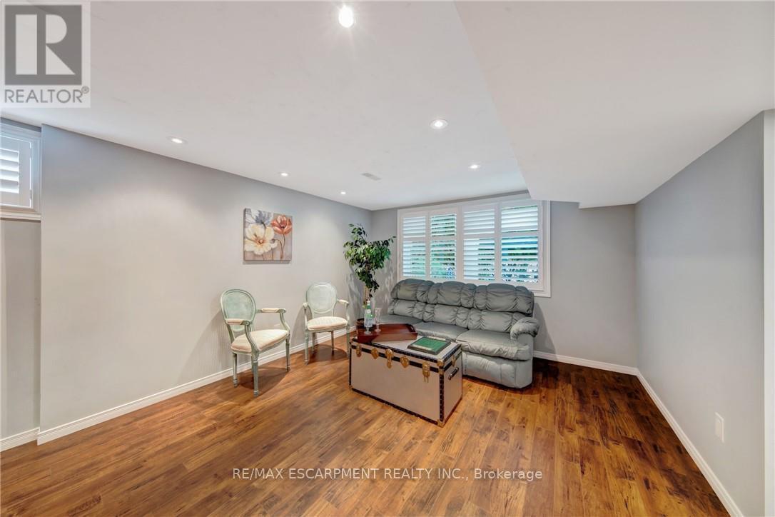 2284 Mansfield Drive, Burlington, ON