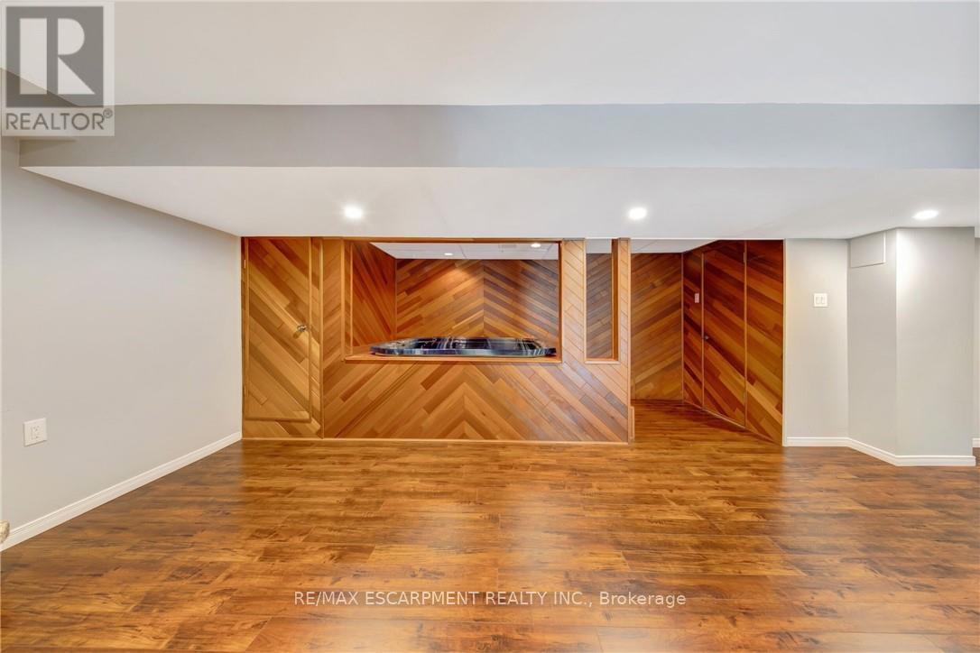2284 Mansfield Drive, Burlington, ON